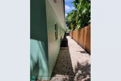 1010 NW 3rd Ave, Hallandale Beach, FL 33009 - Photo 5