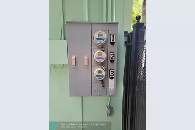 1010 NW 3rd Ave, Hallandale Beach, FL 33009 - Photo 17