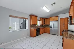 17646 10th St, Pembroke Pines, FL 33029 - Photo 5