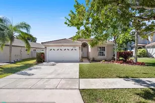 17646 10th St, Pembroke Pines, FL 33029 - Photo 1