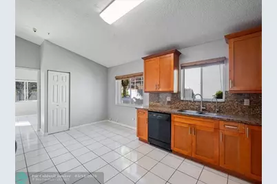 17646  10th St., Pembroke Pines, FL 33029 - Photo 3