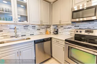 401  Golden Isles Dr, Unit #412, Hallandale Beach, FL 33009 - Photo 11