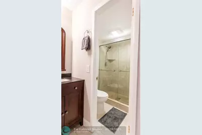 401  Golden Isles Dr, Unit #412, Hallandale Beach, FL 33009 - Photo 17
