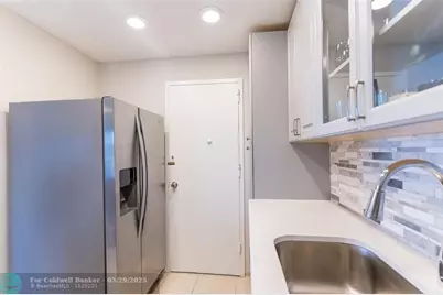 401  Golden Isles Dr, Unit #412, Hallandale Beach, FL 33009 - Photo 13