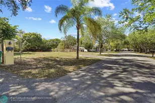 12840 SW 83rd Ct, Pinecrest, FL 33156 - Photo 3