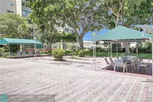 1001 NE 14th Ave, Hallandale Beach, FL 33009 - Photo 41
