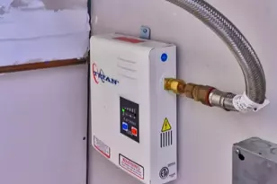 1001 NE 14th Ave, Hallandale Beach, FL 33009 - Photo 9