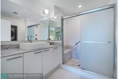 2001  Meridian Ave, Unit #318, Miami Beach, FL 33139 - Photo 25