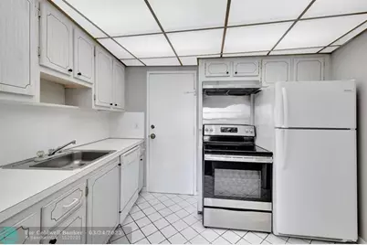 5100  Dupont Blvd, Unit #8J, Fort Lauderdale, FL 33308 - Photo 17