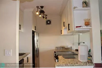 900 SW 11th Ave, Unit #5C, Hallandale Beach, FL 33009 - Photo 5