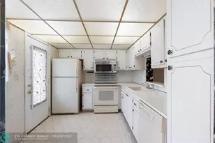 421 NE 14th Ave, Hallandale Beach, FL 33009 - Photo 3