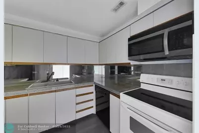 6371  Bay Club Dr, Unit #4, Fort Lauderdale, FL 33308 - Photo 11