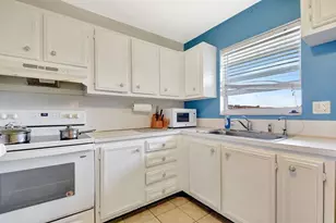 715 Lori Dr, Palm Springs, FL 33461 - Photo 17