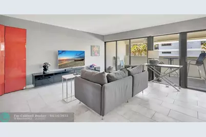 330 SE 20 Ave, Unit #205, Deerfield Beach, FL 33441 - Photo 11