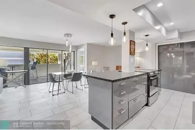 330 SE 20 Ave, Unit #205, Deerfield Beach, FL 33441 - Photo 9