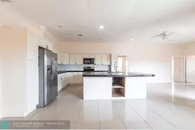 906 E 10th St, Lehigh Acres, FL 33972 - Photo 9