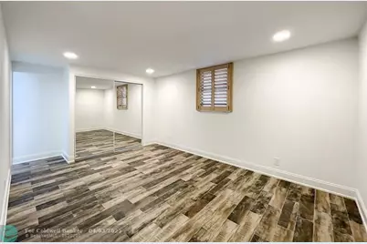 20329 W Country Club Dr, Unit #10, Miami, FL 33180 - Photo 21