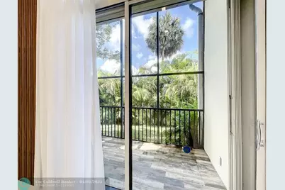 20329 W Country Club Dr, Unit #10, Miami, FL 33180 - Photo 11