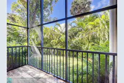 20329 W Country Club Dr, Unit #10, Miami, FL 33180 - Photo 31