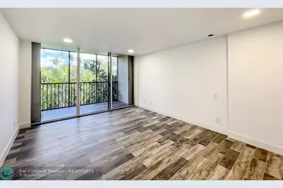 20329 W Country Club Dr, Unit #10, Miami, FL 33180 - Photo 23