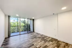 20329 W Country Club Dr, Miami, FL 33180 - Photo 23