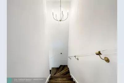 20329 W Country Club Dr, Unit #10, Miami, FL 33180 - Photo 19