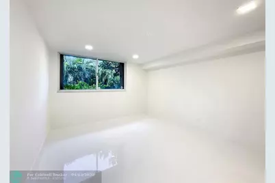 20329 W Country Club Dr, Unit #10, Miami, FL 33180 - Photo 13