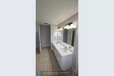 585 NW Floresta Drive, Port Saint Lucie, FL 34983 - Photo 11