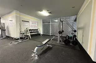 400 Kings Point Dr, Sunny Isles Beach, FL 33160 - Photo 25