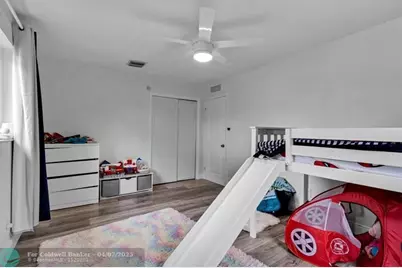 315 S 57th Ave, Hollywood, FL 33023 - Photo 9