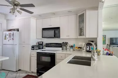 3401 N Country Club Dr, Unit #110, Aventura, FL 33180 - Photo 17