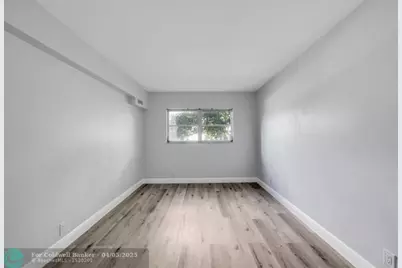 1021  Crystal Lake Dr, Unit #202, Deerfield Beach, FL 33064 - Photo 9