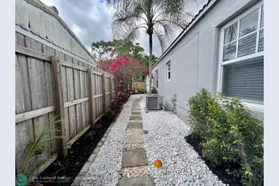 819 SW 9th Ter, Fort Lauderdale, FL 33315 - Photo 15