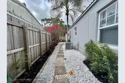 819 SW 9th Ter, Fort Lauderdale, FL 33315 - Photo 1