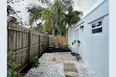 819 SW 9th Ter, Fort Lauderdale, FL 33315 - Photo 17