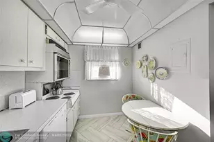 555 NW 4th Ave, Boca Raton, FL 33432 - Photo 7