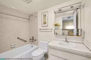 555 NW 4th Ave, Boca Raton, FL 33432 - Photo 13