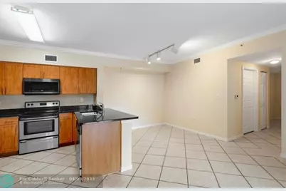 6492  Emerald Dunes Dr, Unit #208, West Palm Beach, FL 33411 - Photo 5