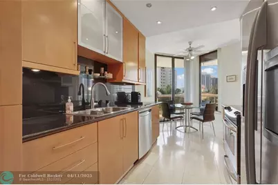 20191 E Country Club Dr, Unit #510, Miami, FL 33180 - Photo 7