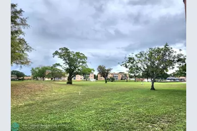 9521  Sunrise Lakes Blvd, Unit #103, Sunrise, FL 33322 - Photo 17