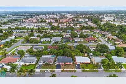 2748 NW 35th Ter, Lauderdale Lakes, FL 33311 - Photo 9