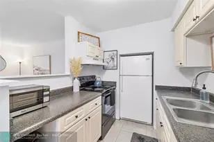 3230 NE 13th St, Pompano Beach, FL 33062 - Photo 17