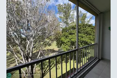 1055  Country Club Dr, Unit #404, Margate, FL 33063 - Photo 3