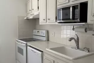 1055 Country Club Dr, Margate, FL 33063 - Photo 5