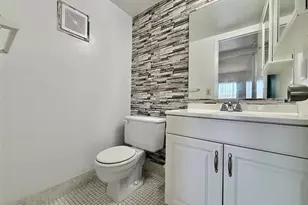 326 Preston H, Boca Raton, FL 33434 - Photo 9