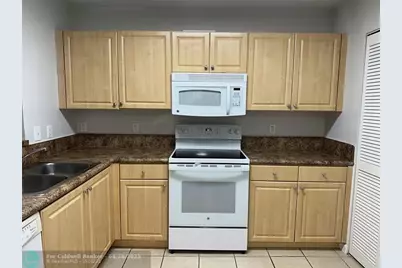 529 E Sheridan St, Unit #108, Dania Beach, FL 33004 - Photo 5