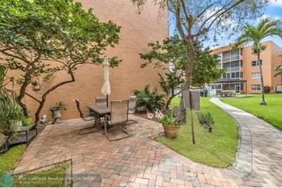 3050  Sunrise Lakes Dr, Unit #307, Sunrise, FL 33322 - Photo 27