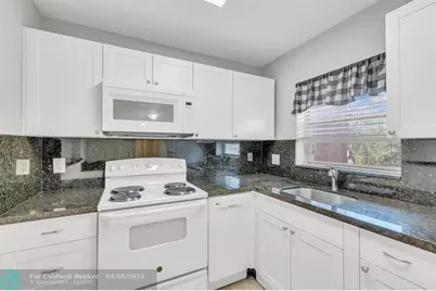 3050  Sunrise Lakes Dr, Unit #307, Sunrise, FL 33322 - Photo 3