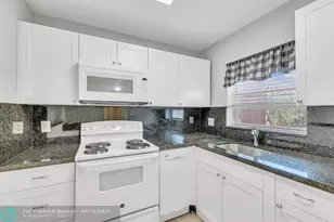 3050 Sunrise Lakes Dr Unit, Sunrise, FL 33322 - Photo 3