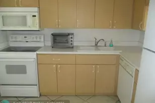 2314 S Cypress Bend Dr, Pompano Beach, FL 33069 - Photo 3